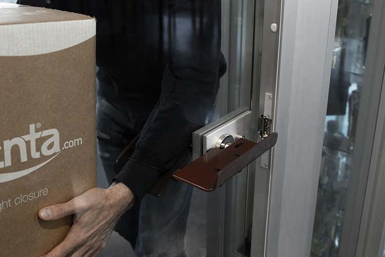 Handlessdoor marrone - Handlessdoor di Labrenta Il salva-maniglia antibatterico