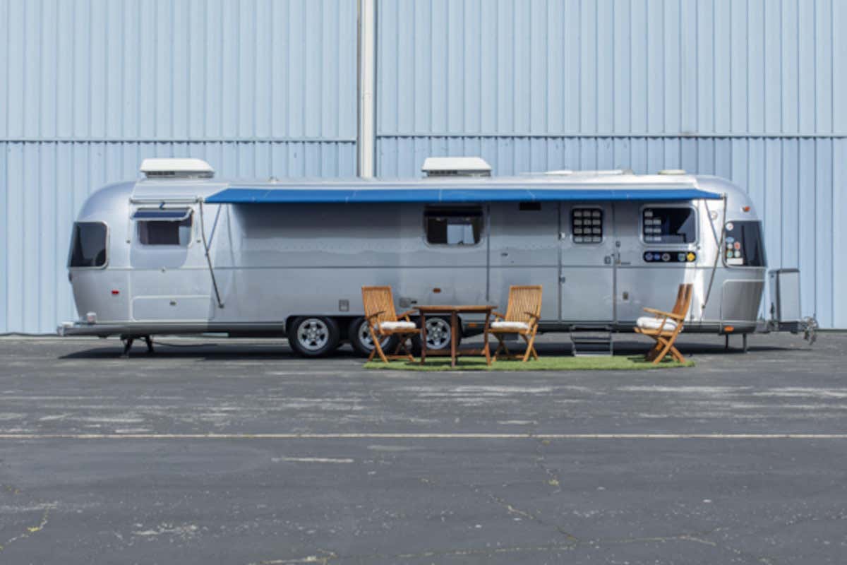 Da Bieber e Di Caprio a Mariah Carey: ecco come sono i camper delle star