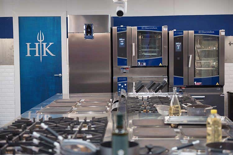 (Hell's Kitchen, la 4&ordf; stagione Electrolux a fianco dei 14 concorrenti)