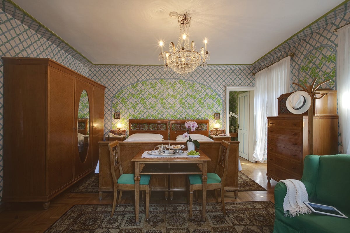 La stanza in cui ha soggiornato Ernest Hemingway L’Hotel de la Poste si prepara ad accogliere i suoi ospiti per l’estate a Cortina
