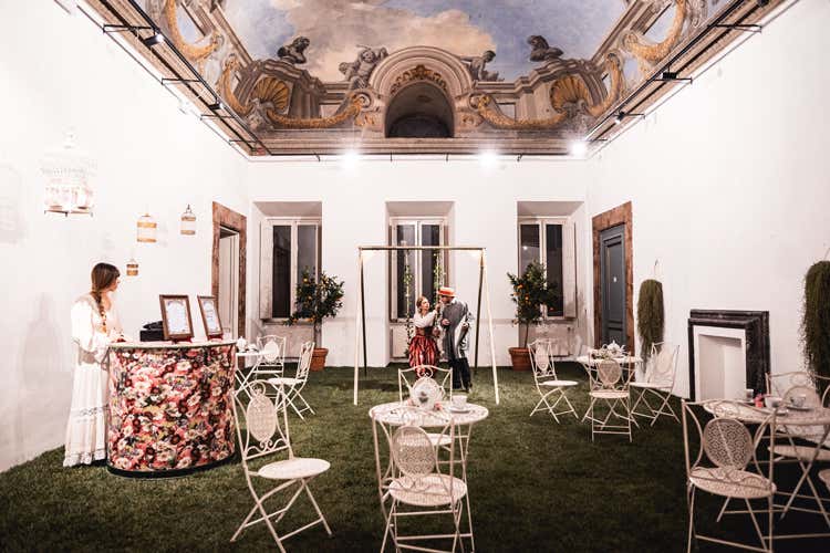 La surreale location riprodotta (Roma, un temporary hotel per celebrare l&rsquo;Hendrick&rsquo;s gin)