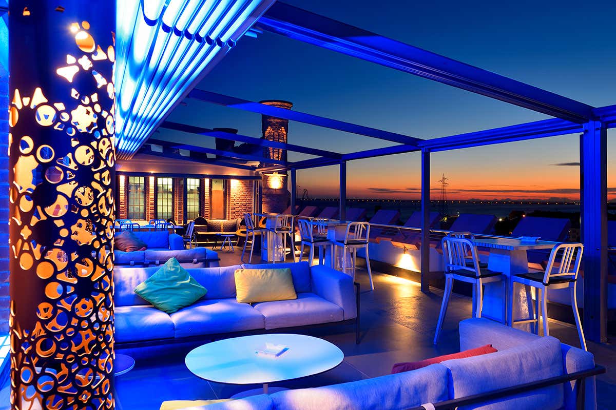 Skyline Rooftop Bar Hilton Venice Molino Stucky : l&rsquo;estate inizia con il Redentore