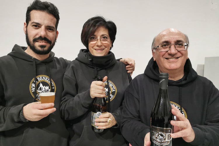 Maurizio Intravaia, Anna Maria Mazzola, il vicepresidente Carmelo Di Fatta (Hora Benedicta, la birra dell’Abbazia S.Martino delle Scale)