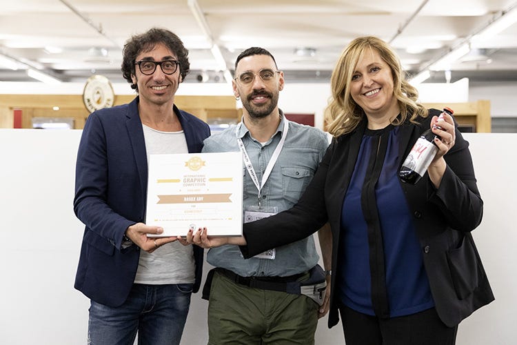 Alessandra Albarelli premia lo studio Basile ADV per il concorso Best Label 2020 (Hospitality, due concorsi per valorizzare la birra artigianale)