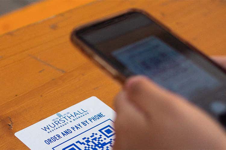 Scegli cosa mangiare dal menu - Dalla ristorazione all'arredo a HostMilano 2021 si parla digitale