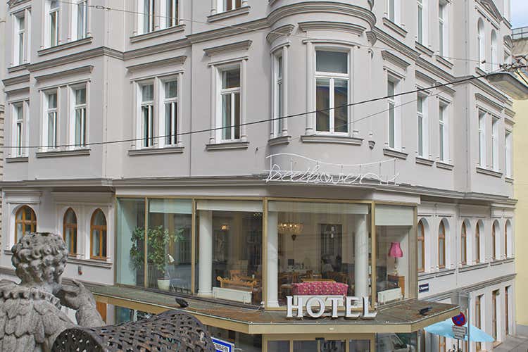La facciata dell'Hotel Beethoven Wien Il fascino dell’Hotel Beethoven Wien, tra antico e moderno La facciata dell'Hotel Beethoven Wien Il fascino dell’Hotel Beethoven Wien, tra antico e moderno