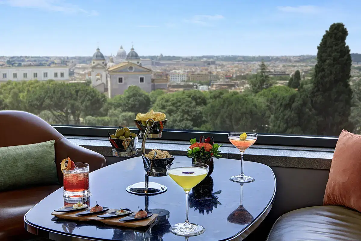 Aperitivo a Il Giardino Bar dell'Hotel Eden, con vista