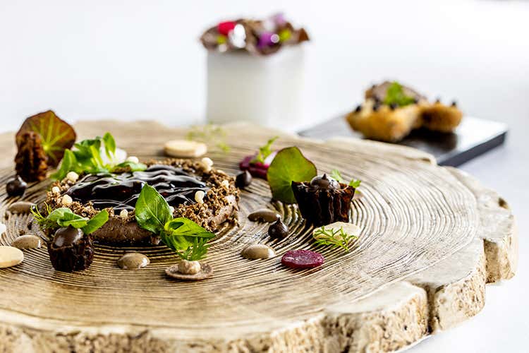 Funghi e tartufo nero - Roma, l'Eden riparte a settembre Tra le novità il take away stellato Funghi e tartufo nero - Roma, l'Eden riparte a settembre Tra le novità il take away stellato