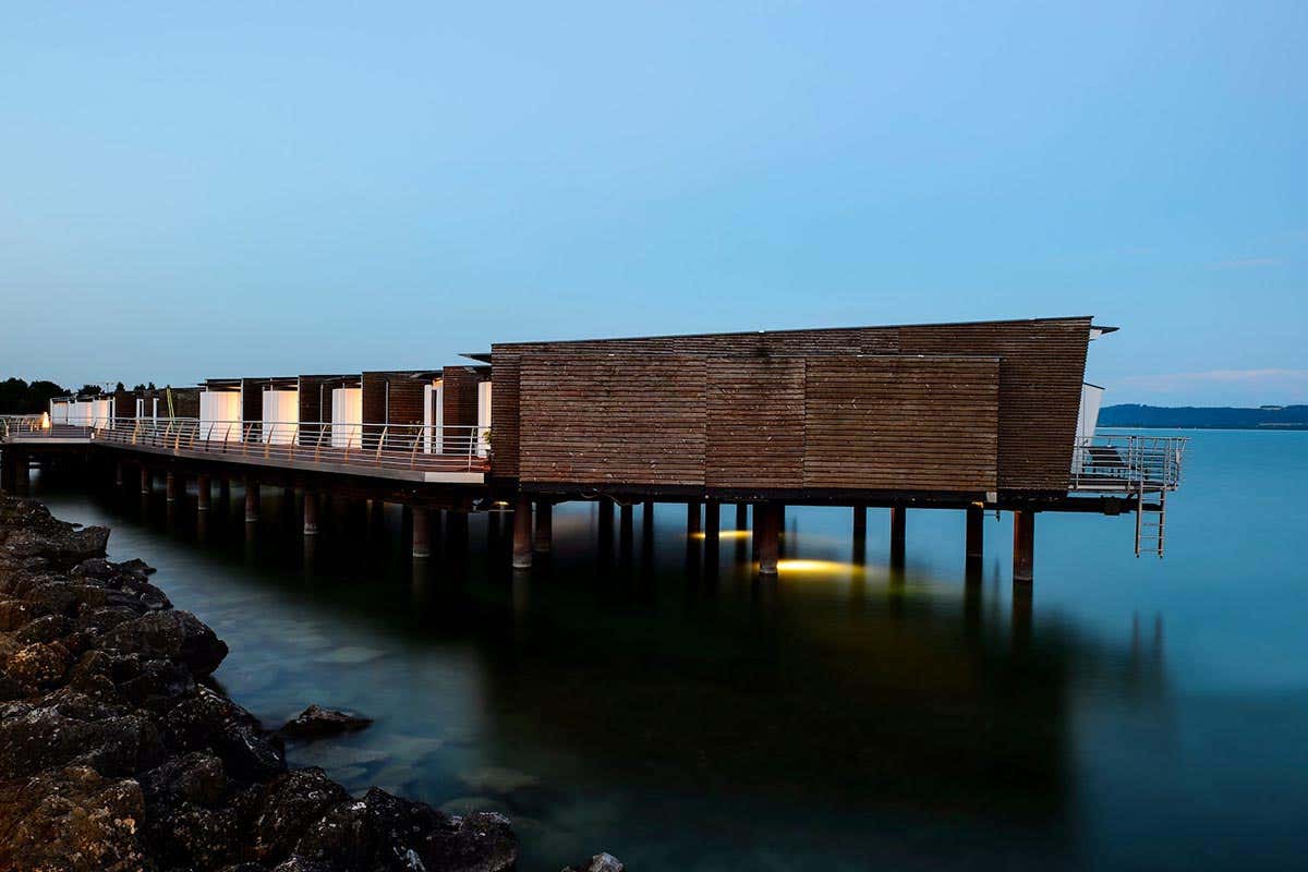 Camere a 5 stelle su palafitte Hotel futuristici e dove trovarli Camere a 5 stelle su palafitte Hotel futuristici e dove trovarli