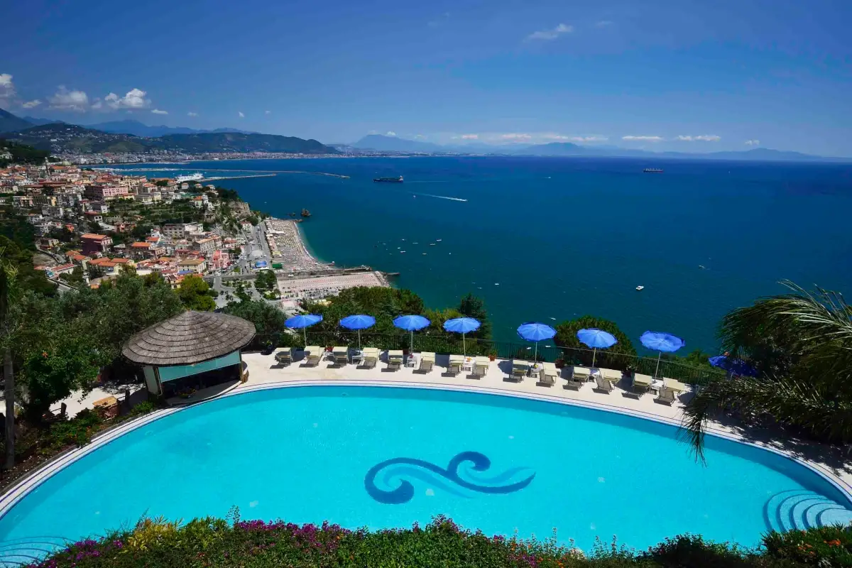 Hotel Raito Amalfi Coast, situato a Vietri Sul Mare, in Costiera Amalfitana 