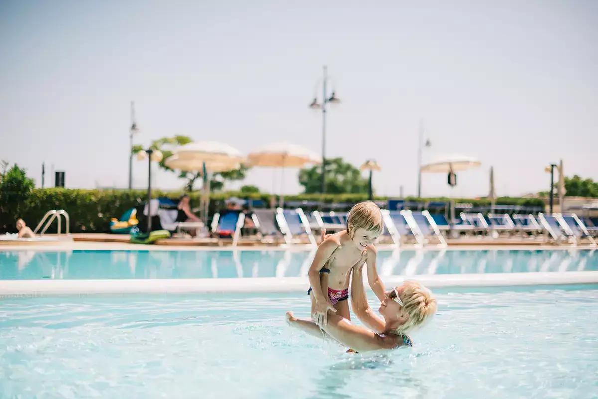 La piscina. Foto: Infraordinario Pasqua da a(mare)? All’Hotel Valverde di Cesenatico