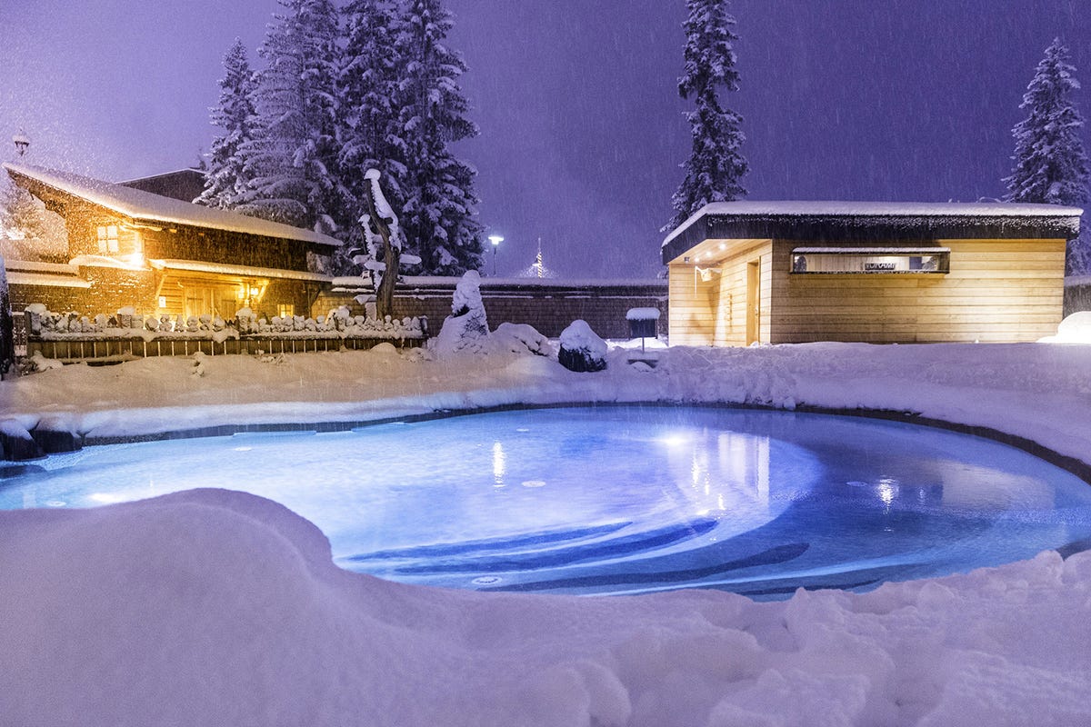 Hotel Croce Bianca si può rilassarsi immersi nell’acqua calda sotto una fitta nevicata Voglia di acqua calda a cielo aperto? Prova queste piscine riscaldate