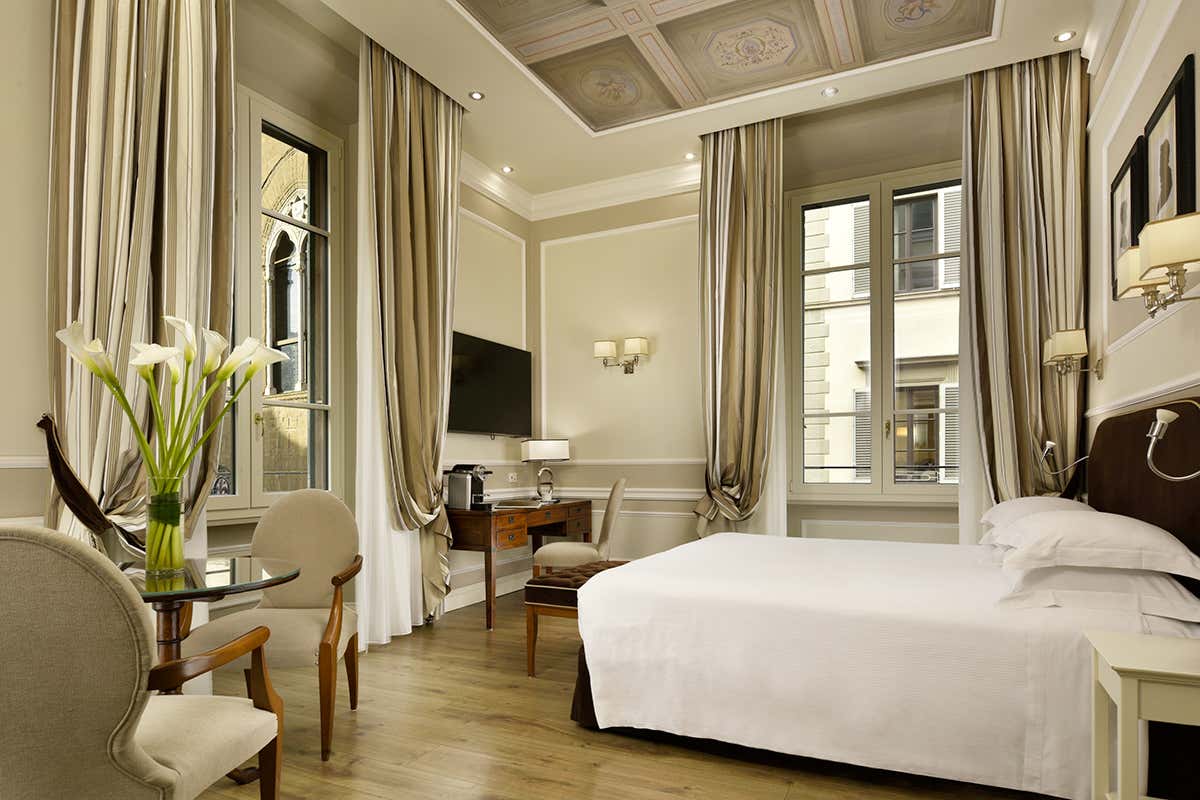 l’Hotel Calzaiuoli offre un soggiorno elegante e funzionale immerso nell’atmosfera della città rinascimentale