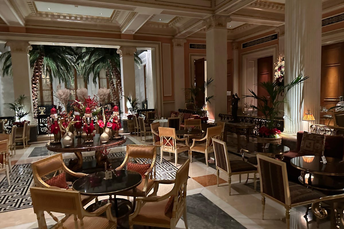 Hotel Grande Bretagne Tutti i sorprendenti colori e gusti di Atene anche d'inverno