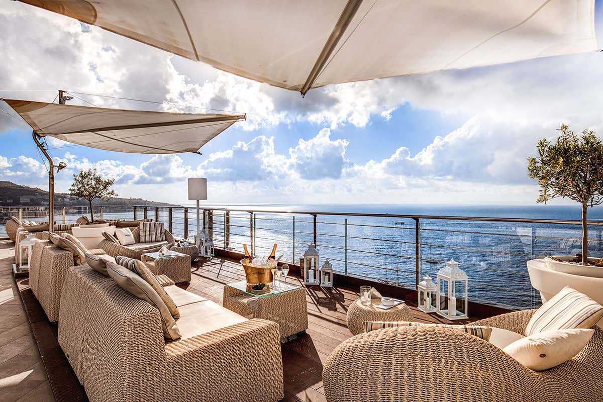 La vista mare dallo Sky Bar dell'Hotel Mediterraneo di Sorrento
