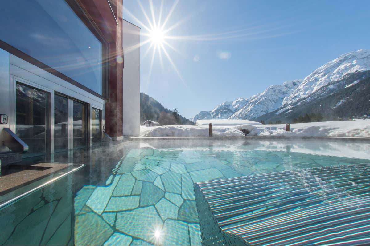 La piscina esterna panoramica con acqua a 36 gradi