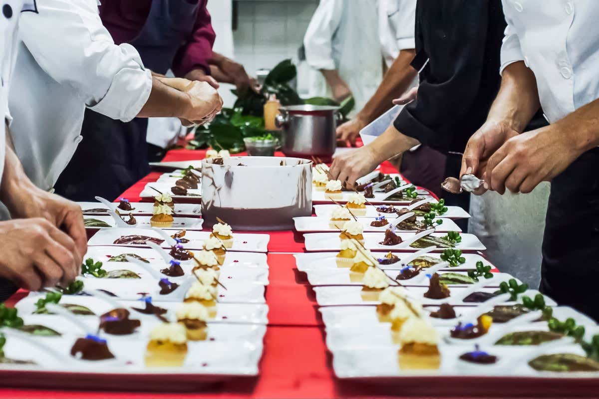 Da Escoffier al multitasking: sala e cucina cambiano sotto pressione della crisi