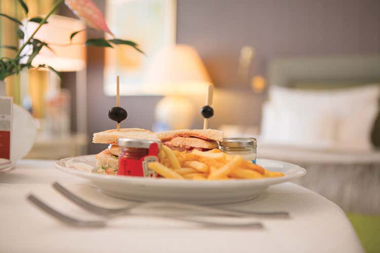 (Hotellerie, con ConnectedCooking varietà internazionale con sapore di casa) (Hotellerie, con ConnectedCooking varietà internazionale con sapore di casa)