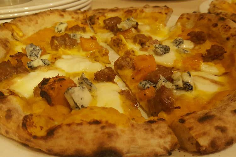 I Dodici Gatti in Galleria a Milano anche la pizza si prepara per halloween I Dodici Gatti in Galleria a Milano anche la pizza si prepara per halloween