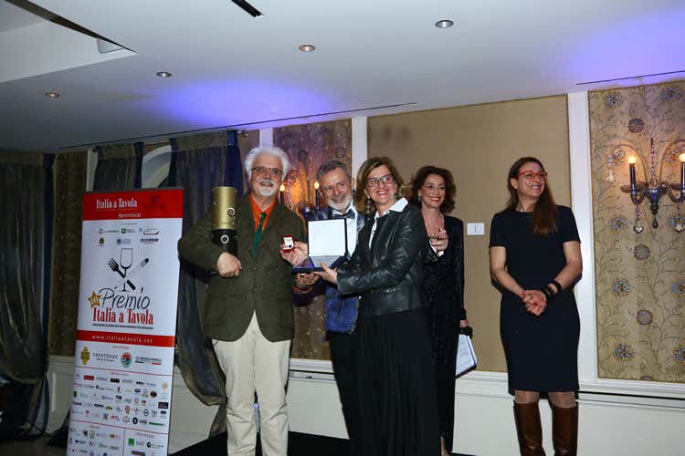 Patrizio Roversi, Alberto Lupini, Elena Carnevali, Annamaria Tossani e Sabrina Schench (I Personaggi dell’anno fanno squadra Tessera Fic a Bombana, Féolde e Cerea)