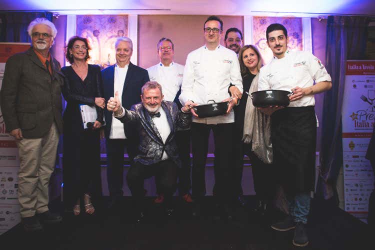 Patrizio Roversi, Annamaria Tossani, Iginio Massari, Alberto Lupini, Ernst Knam. Rocco Pozzulo, Luca Vissani, Marina Milan e Giuseppe Vitiello (I Personaggi dell’anno fanno squadra Tessera Fic a Bombana, Féolde e Cerea)