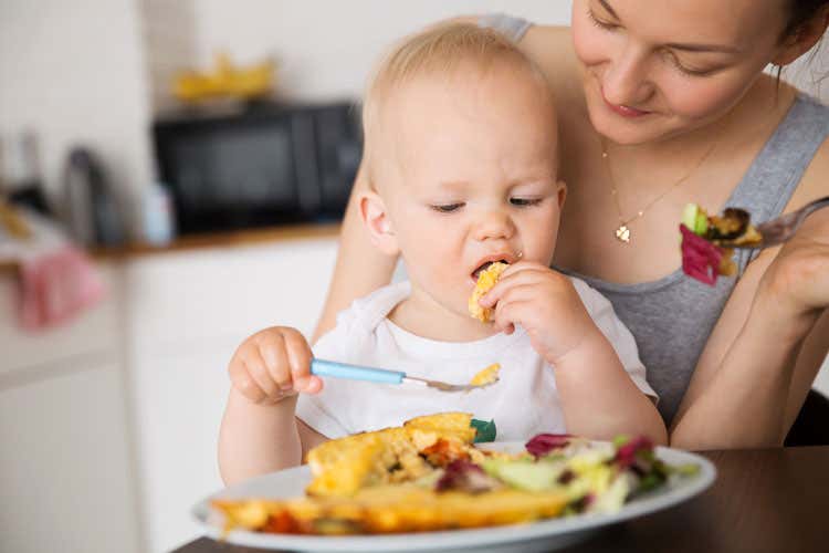 (I bambini e il cibo Per i genitori, importante dare l’esempio)