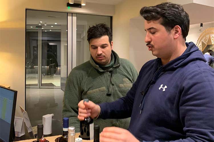 I fratelli Pascal e Arcangelo Tinari del ristorante Villa Maiella di Guardiagrele (Ch) - Il vino per 47 ristoratori diventa simbolo di speranza