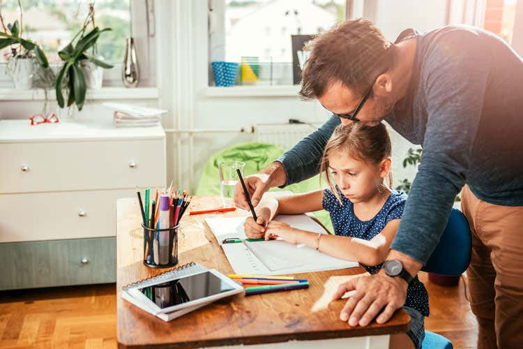 (I genitori devono aiutare i figli a scuola? No, a meno che loro non chiedano aiuto) (I genitori devono aiutare i figli a scuola? No, a meno che loro non chiedano aiuto)
