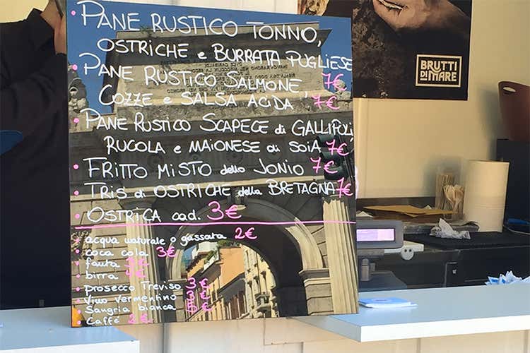 I molluschi di Brutti di Mare in edicola Quotidiani e assaggi di pesce in 18 edicole