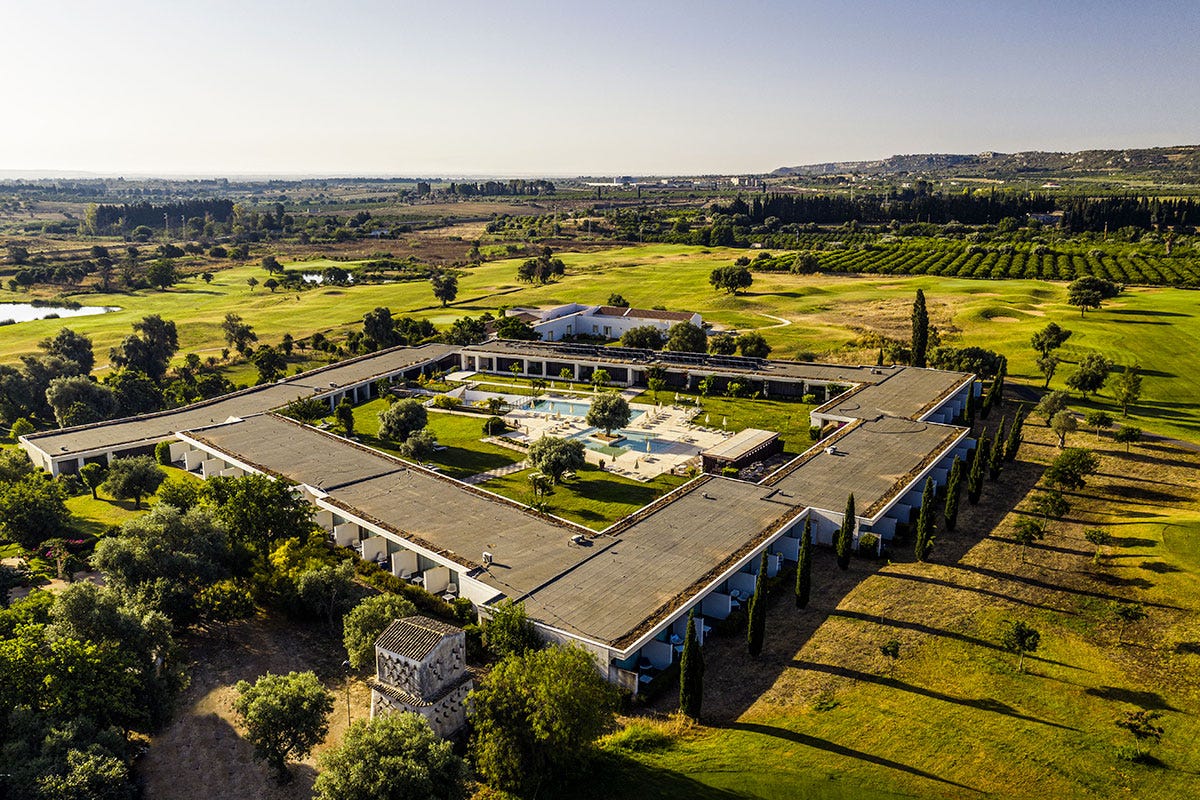 Mira Borgo di Luce I Monasteri Golf & Spa Resort Mira e Radisson, partnership per la promozione di due strutture in Italia