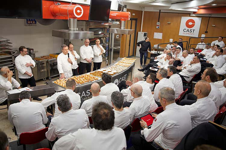 Alfonso Pepe in cattedra alla scuola Cast Alimenti (I pasticceri italiani ricordano il Maestro Alfonso Pepe)