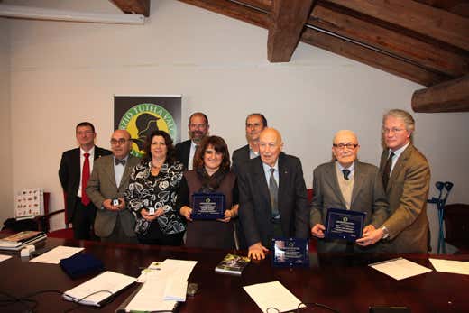 I premiati per aver operato in favore del vino Valcalepio I premiati per aver operato in favore del vino Valcalepio