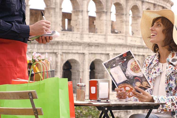 Roma prova a ripartire nonostante il coronavirus - Anche #romanonsiferma Ristoratori uniti, come a Milano Roma prova a ripartire nonostante il coronavirus - Anche #romanonsiferma Ristoratori uniti, come a Milano