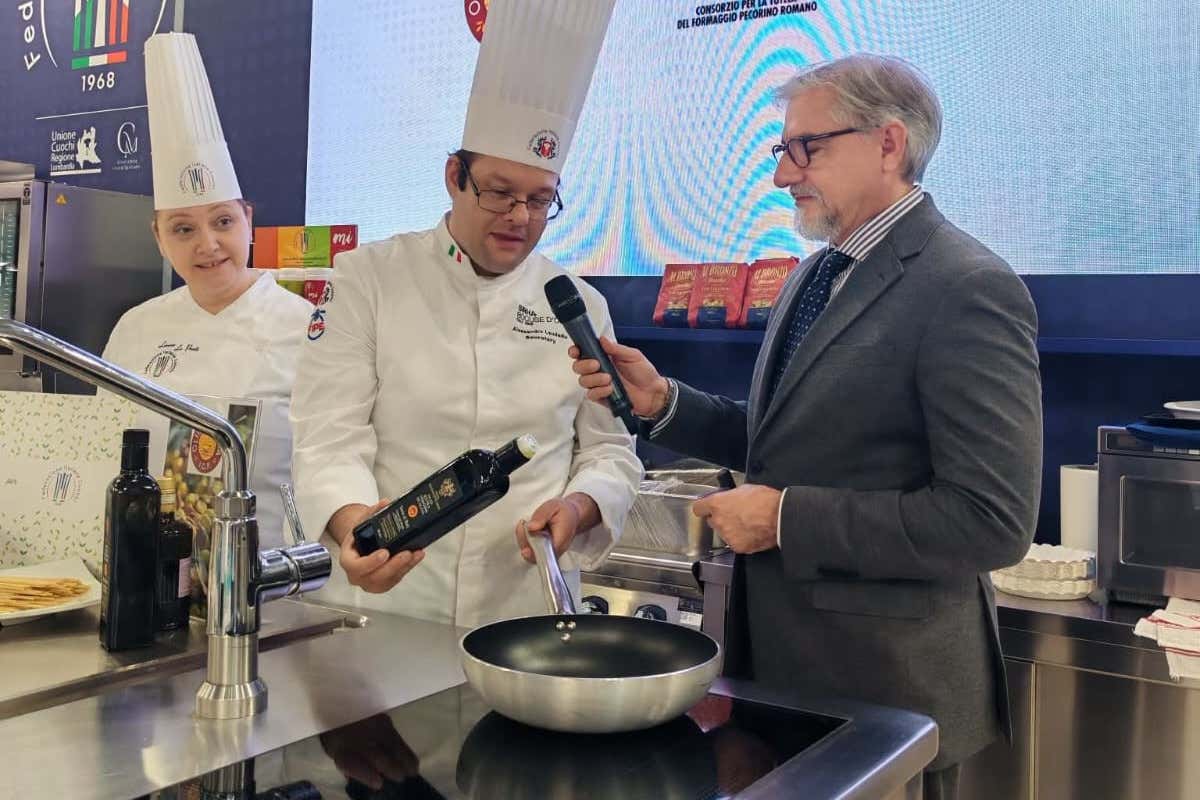 Federcuochi e Carlo Cracco a Host: novità e strategie per i giovani chef Federcuochi e Carlo Cracco a Host: novità e strategie per i giovani chef