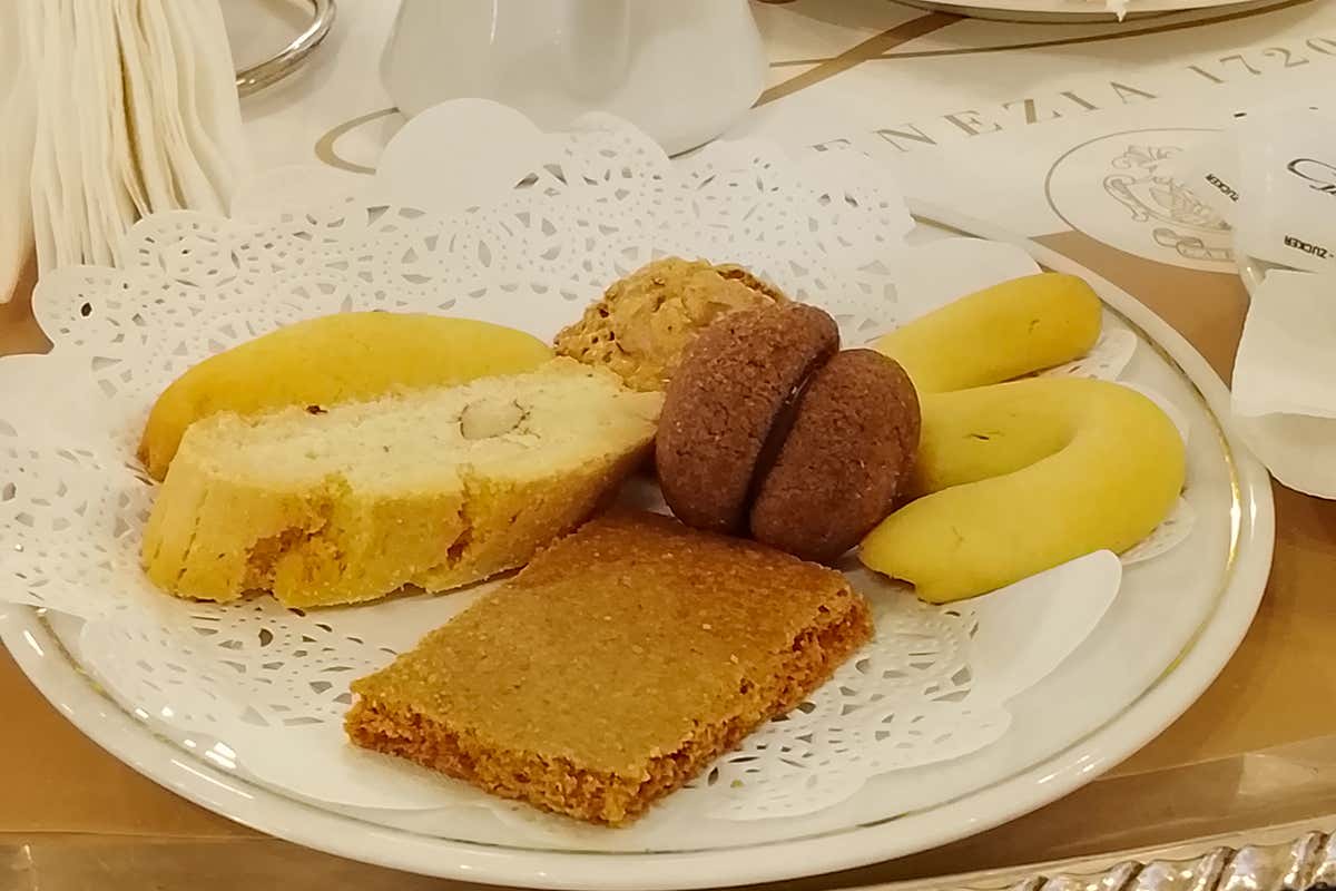 Venezia, il segreto del Caffè Florian: tra arte, letteratura e un espresso senza tempo Venezia, il segreto del Caffè Florian: tra arte, letteratura e un espresso senza tempo