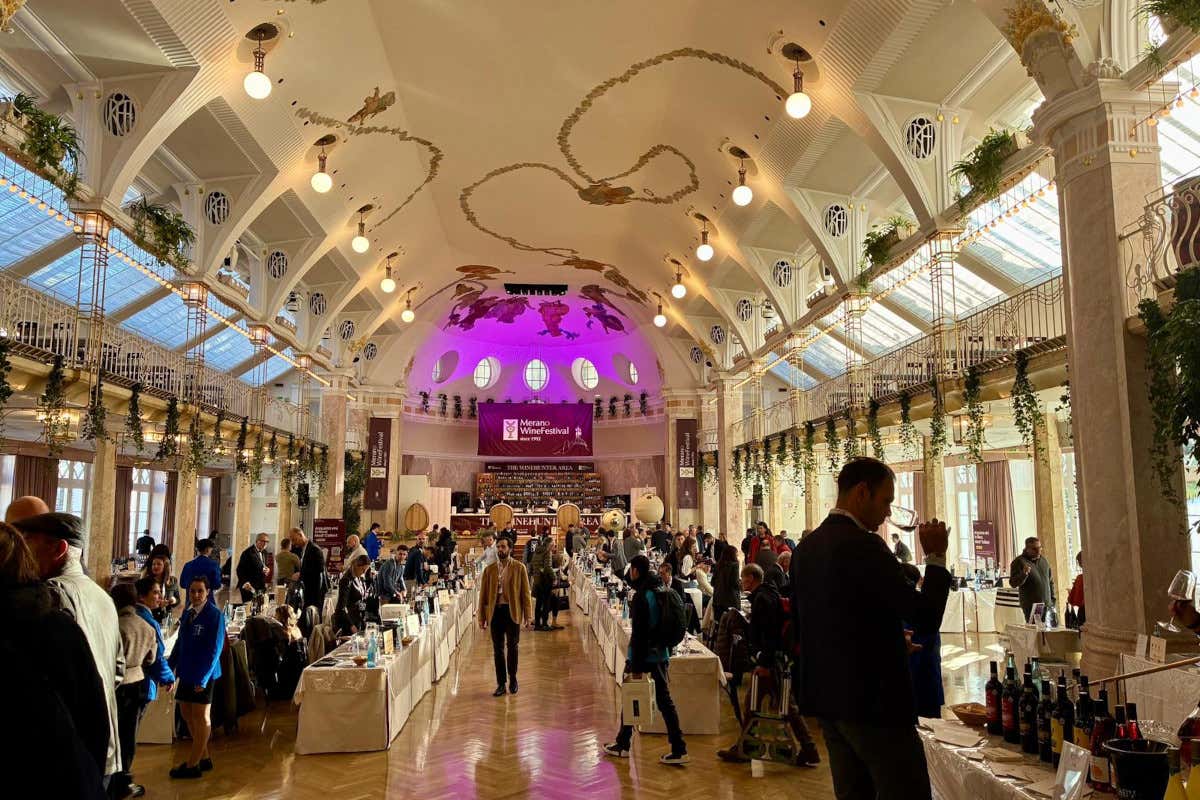 Dai colli bresciani alle terre mantovane: la Lombardia del vino si racconta a Merano Dai colli bresciani alle terre mantovane: la Lombardia del vino si racconta a Merano