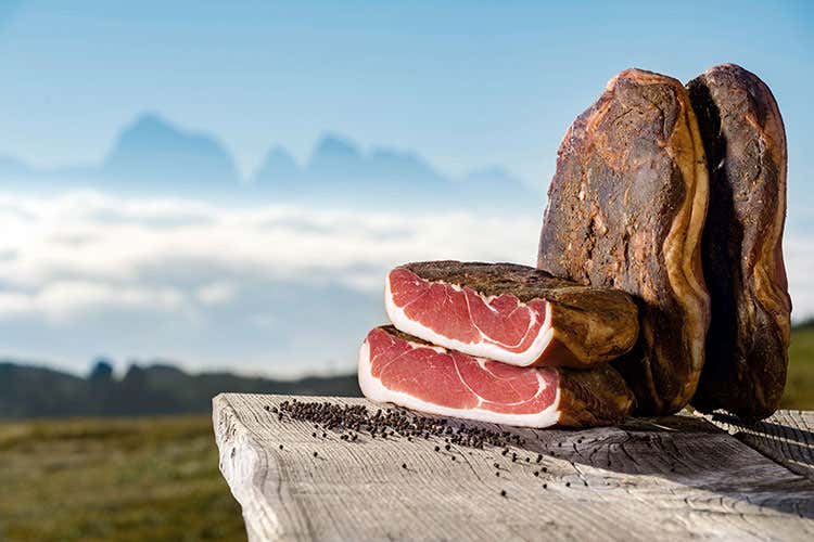 Speck Alto Adige Igp: i numeri del 2023 tra qualità, salvaguardia e innovazione Speck Alto Adige Igp: i numeri del 2023 tra qualità, salvaguardia e innovazione