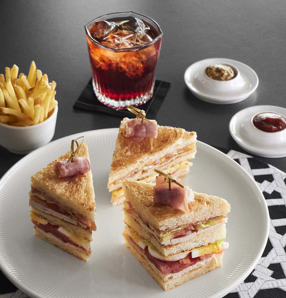 Il classico Club Sandwich - Grand Hotel Parker‘s di Napoli