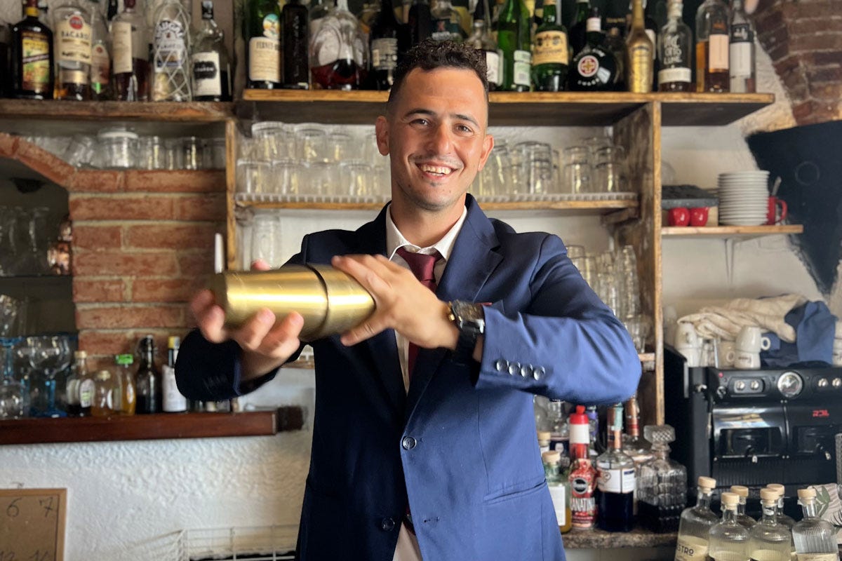 RIVISTA - Dalla gavetta alla creazione di cocktail unici: Baldassarre Ruocco e il suo percorso nel bartending