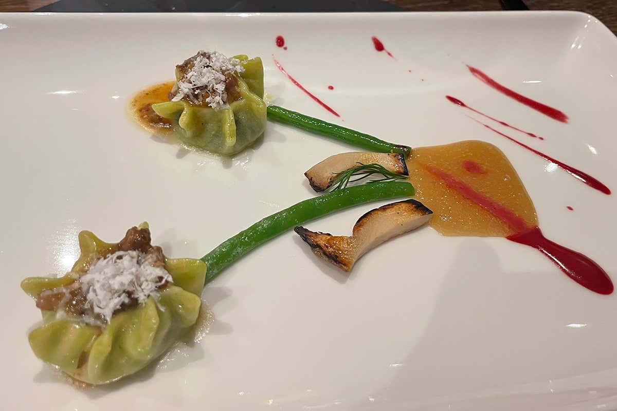 Ravioli ripieni di erbe di campo Al Granbaita fra benessere e alta cucina, puntando alla 6ª stella