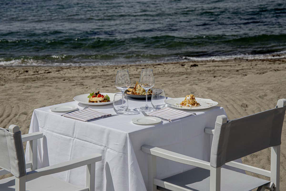 Un paradiso estivo: spiaggia, mare e cucina gourmet ai Bagni di Villa Grey