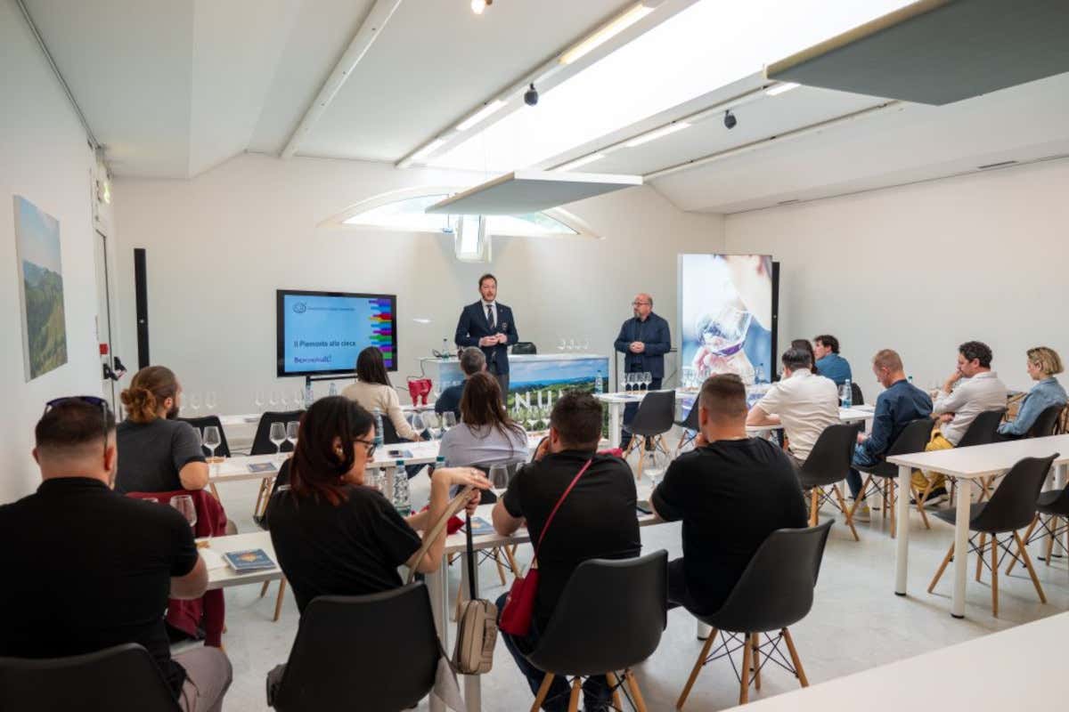 Nel cuore delle Langhe la primavera profuma di vino: torna Vinum Alba Nel cuore delle Langhe la primavera profuma di vino: torna Vinum Alba