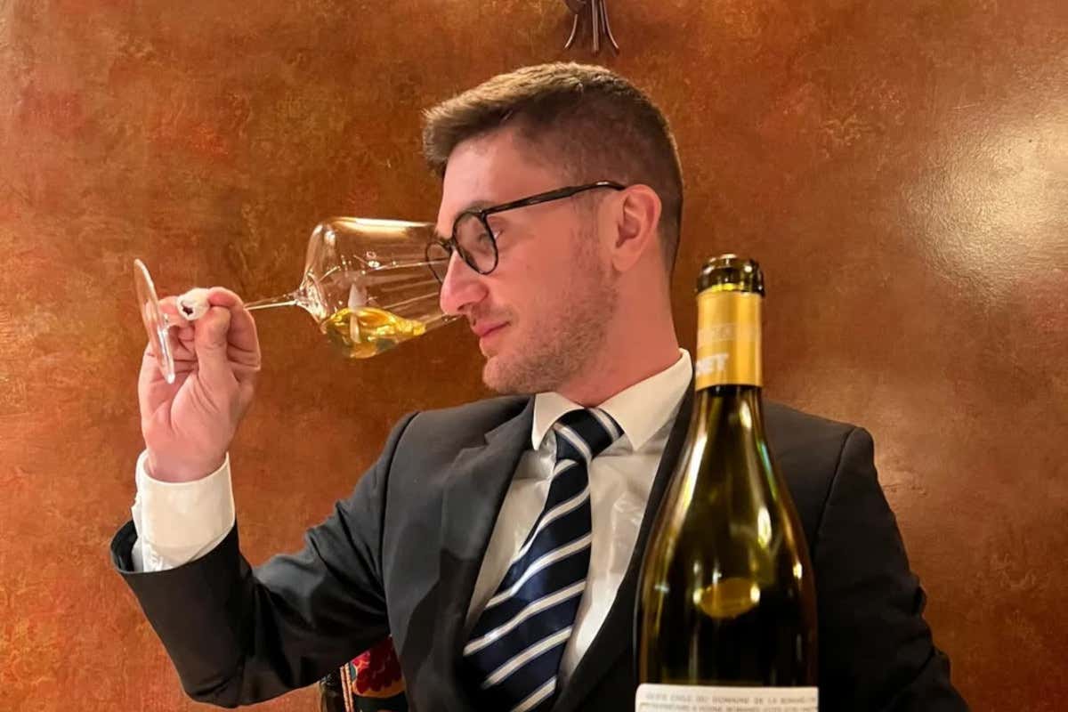 C’è un sommelier che corre più veloce del mercato e lo costringe a cambiare passo