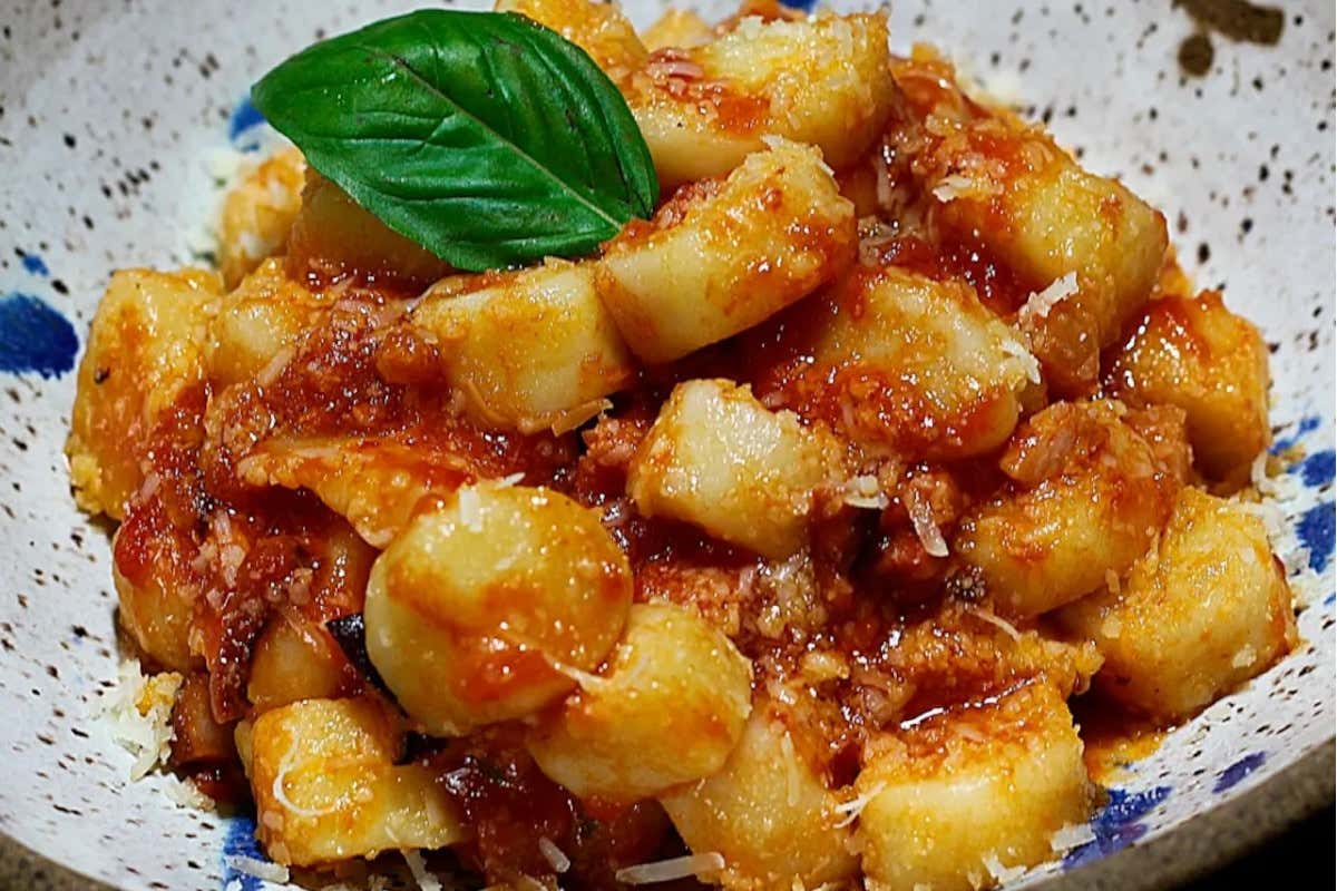 Con gli gnocchi Silvio Podda può sperimentare ingredienti locali per proporre una tipica ricetta italiana