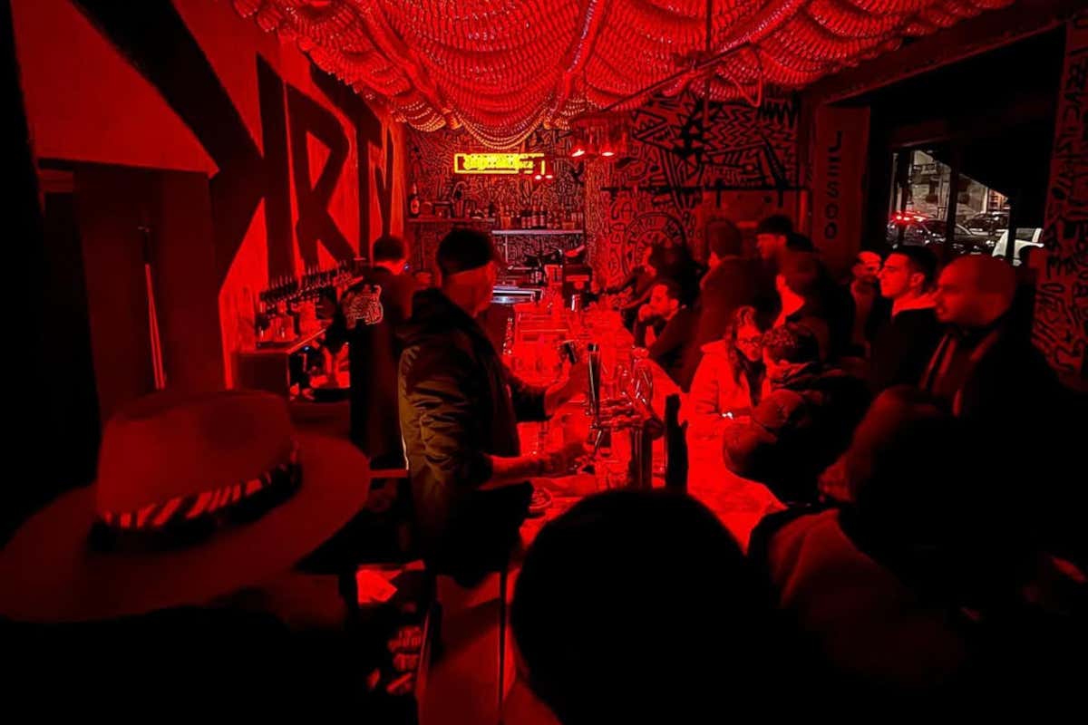 Dirty cambia pelle: nuova identità e drink list “burocratica” per il bar di Milano Dirty cambia pelle: nuova identità e drink list “burocratica” per il bar di Milano