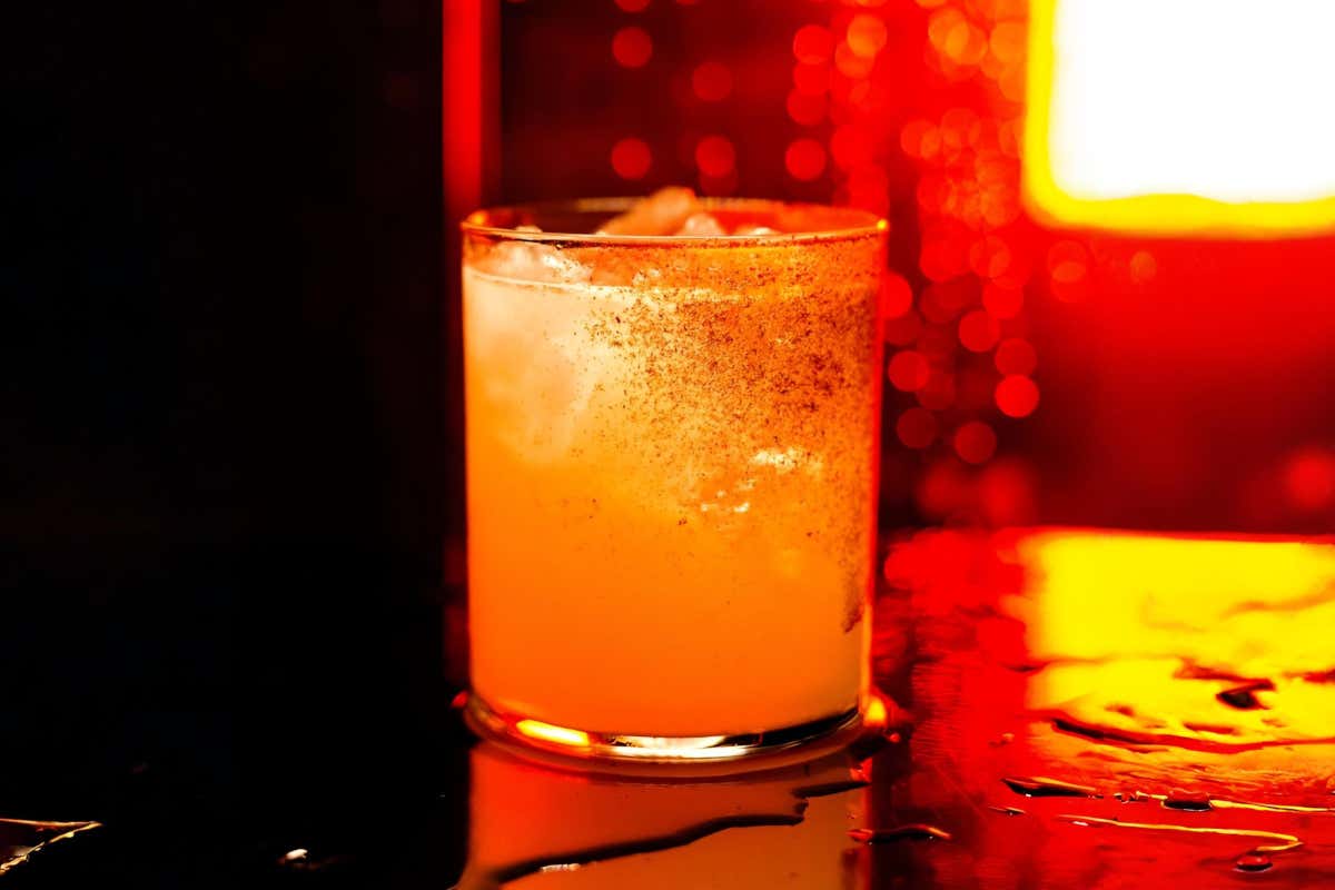 Dirty cambia pelle: nuova identità e drink list “burocratica” per il bar di Milano