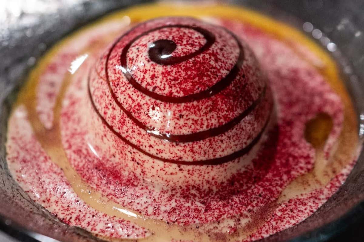 Latte crudo, camomilla e ribes nero