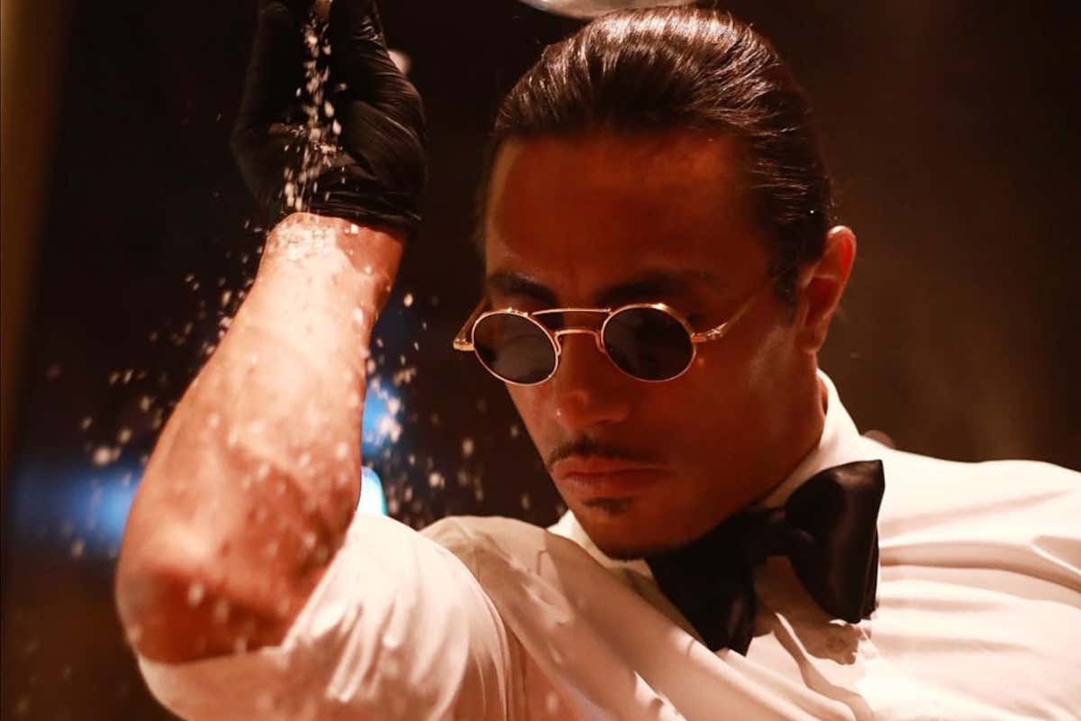 Salt Bae, l’impero dei ristoranti di lusso di Nusr Et in crisi