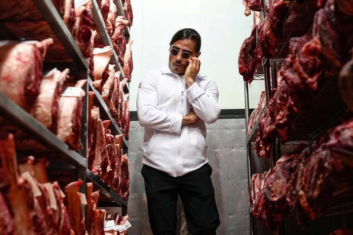 Salt Bae apre a Milano: il ristorante di Nusret arriva a Casa Brera Salt Bae apre a Milano: il ristorante di Nusret arriva a Casa Brera