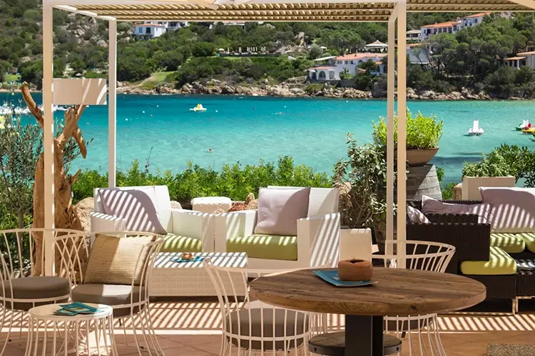 Diverse le esperienze al Grand Relais dei Nuraghi Sardegna in vespa o in barca? Le esperienze del Grand Relais dei Nuraghi
